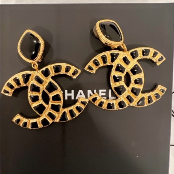 ✨🖤Gorgeous & Rare Chanel Along the Nile Clip on Earrings🖤✨ - Picture 3 of 7